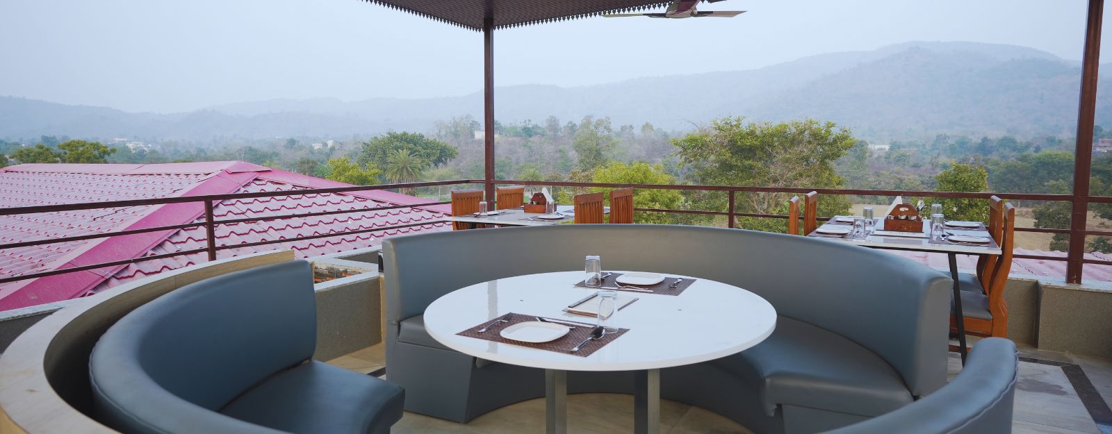 best-luxury-resort-in-udaipur